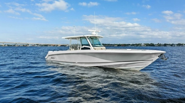 2019 Boston Whaler 38
