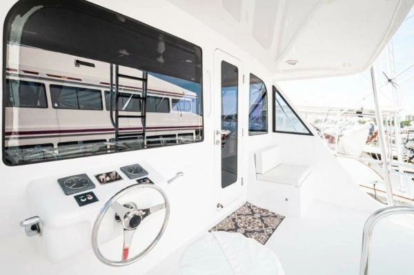 2002 Hatteras 65