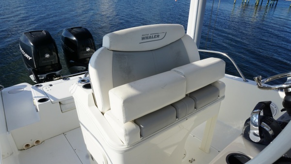 27ft Boston Whaler Yacht For Sale