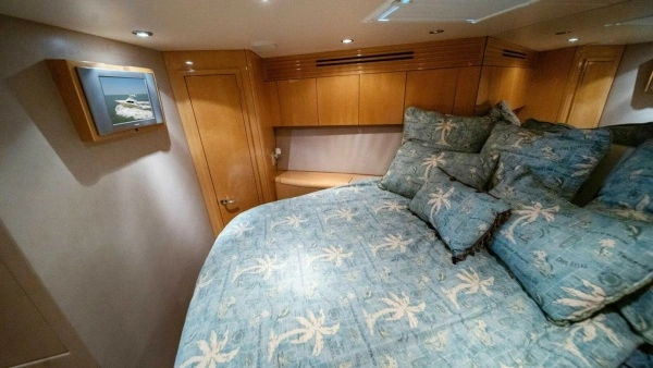 2003 Hatteras 54