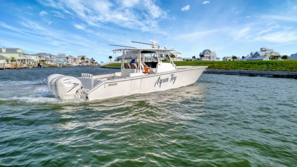 2023 Jupiter 43 Center Console 