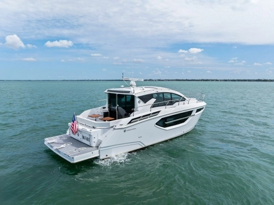 2019 Cruisers Yachts 42