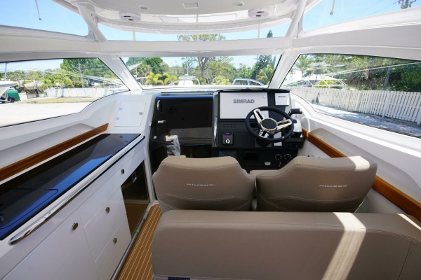 In Stock 2024 Nimbus W9 288 30ft Nimbus Yacht For Sale