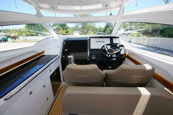 Nimbus Weekender 9 Yacht For Sale