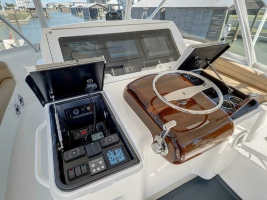 2017 Viking 52