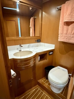 2012 Alaskan 70
