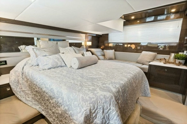 2020 Cruisers Yachts 46