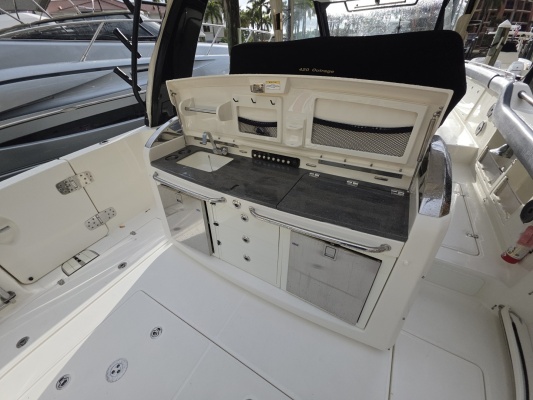 BFT 42ft Boston Whaler Yacht For Sale