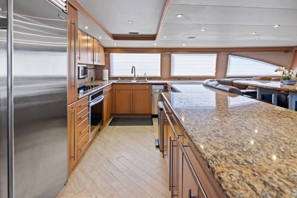 1999 Westport 112