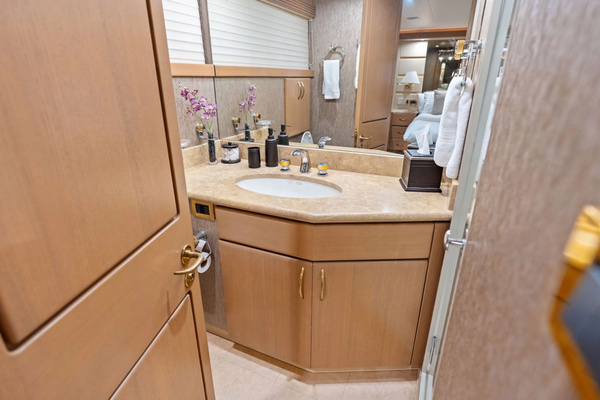 1999 Westport 112