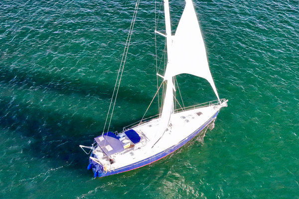 Photo of the 1999 Beneteau Oceanis "Chubby Bunny"