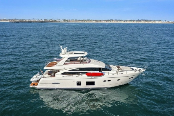 2015 Princess 72