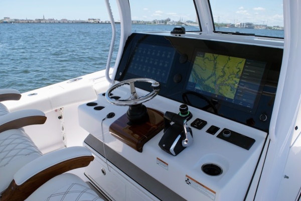 2022 Sportsman Open 352 - Helm Station