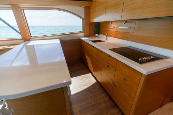 2016 Hatteras 60