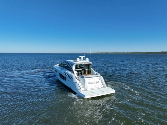 2020 Cruisers Yachts 60