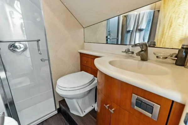2006 Lazzara Yachts 84