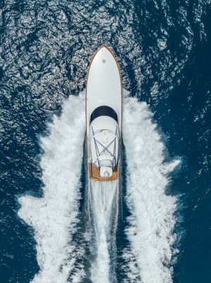 Viking 74 Convertible - Running Exterior Profile