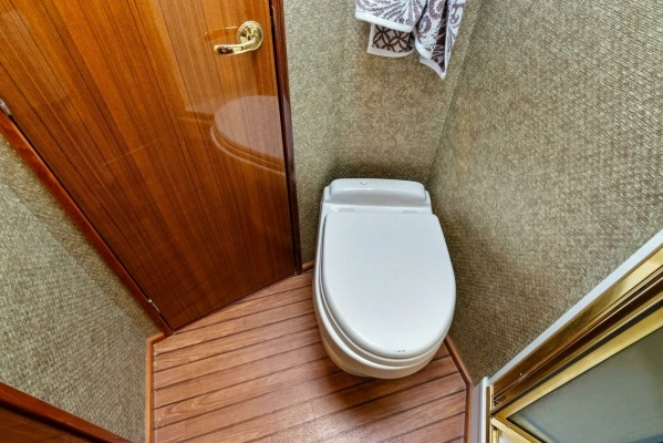 2006 Viking 61