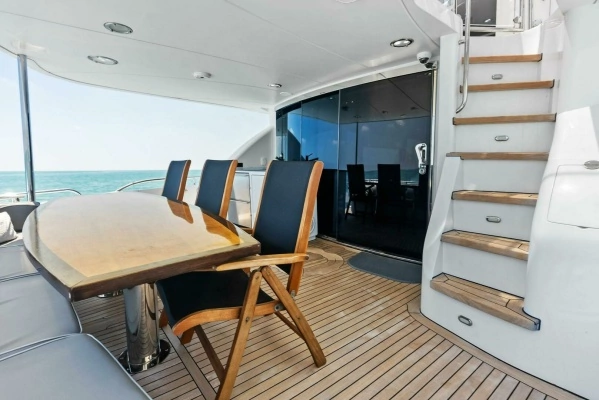 2006 Lazzara Yachts 84