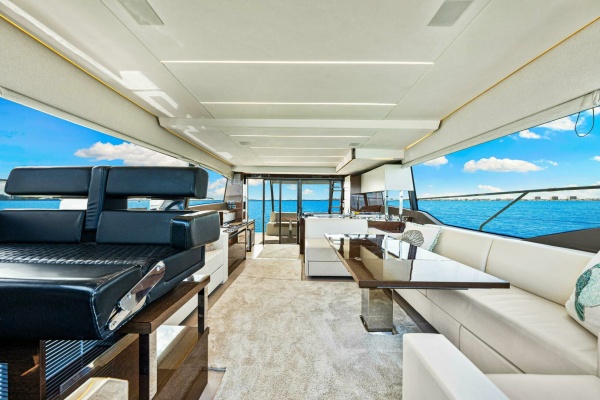 2019 Prestige 630 Flybridge - Salon