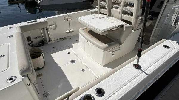 2017 Boston Whaler 33