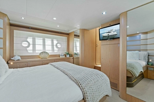2013 Ferretti Yachts 62