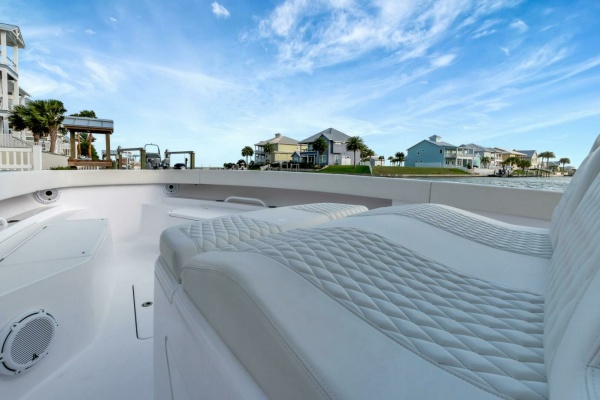2023 Jupiter 43 Center Console 
