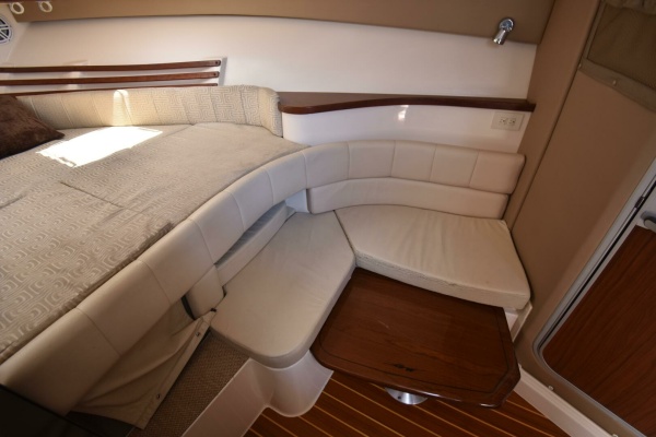 2016 Grady-White 330 Express 