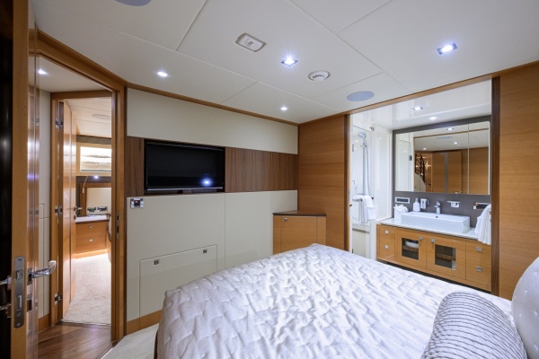 Midnight Moon 85ft Horizon Yacht For Sale