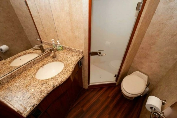 2012 Viking 76
