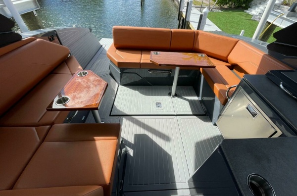 38ft Cruisers Yachts Yacht For Sale