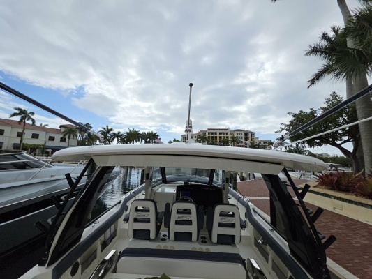 BFT 42ft Boston Whaler Yacht For Sale