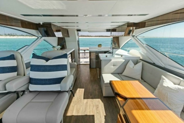 2023 Cruisers Yachts 60
