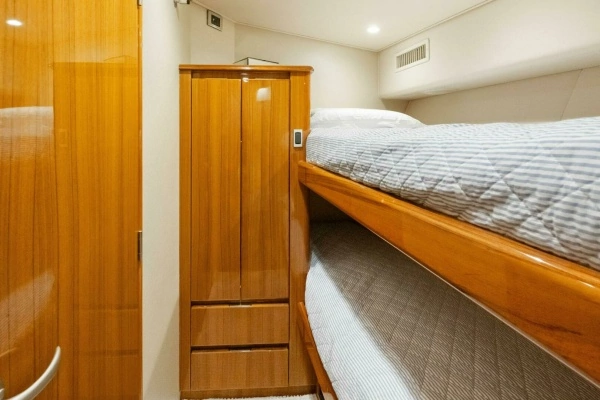 2015 Viking 52