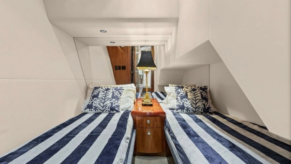 Hatteras 54 Convertible Yacht For Sale