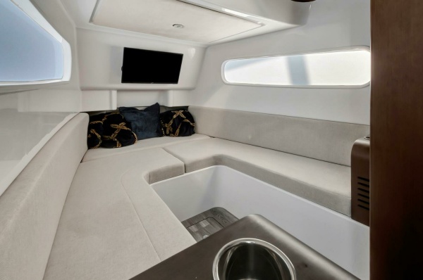 2023 Jupiter 43 Center Console 