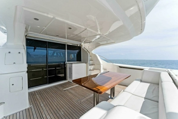 2013 Ferretti Yachts 62