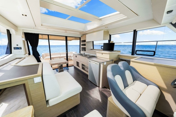 2021 Fountaine Pajot MY4.S - Helm