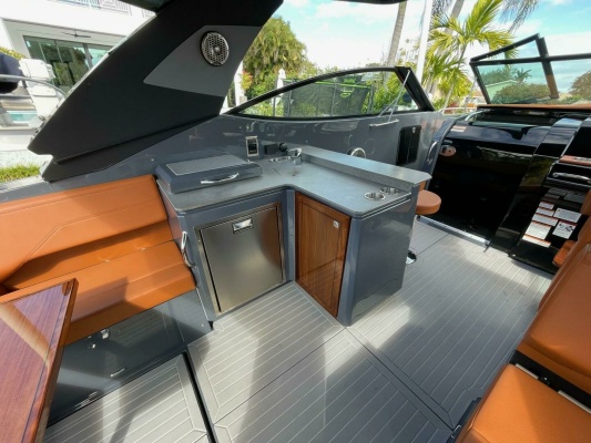 38ft Cruisers Yachts Yacht For Sale