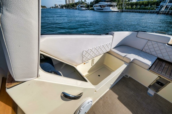 2LW 34ft Chris Craft Yacht For Sale
