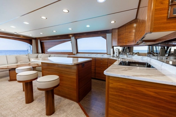2023 Viking 72