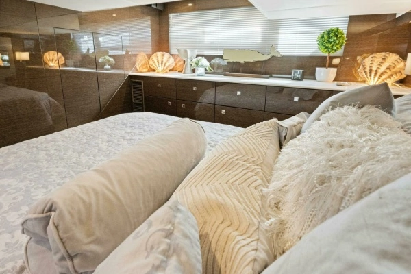 2020 Cruisers Yachts 46