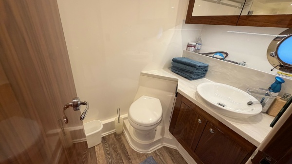 2021 Riviera 57 Enclosed Bridge 60ft Riviera Yacht For Sale