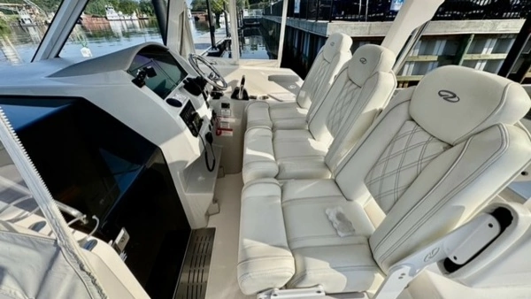 2021 Regal 33