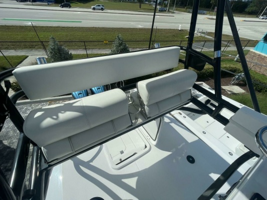 33ft Everglades Yacht For Sale