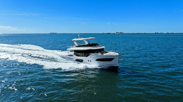 2025 Absolute Navetta 53 - Profile