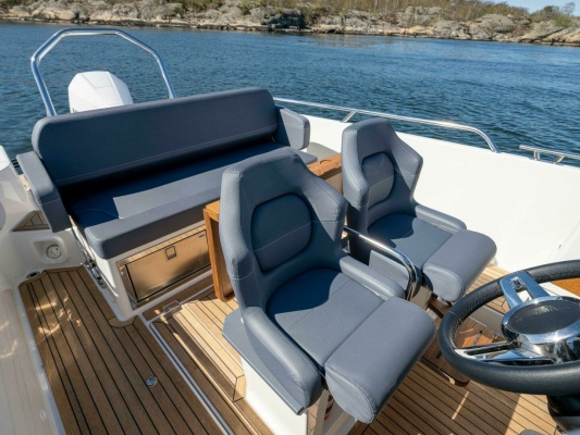 Nimbus Tender 8 Helm Seating