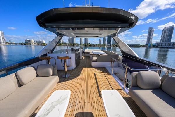 DT78 78ft Azimut Yacht For Sale