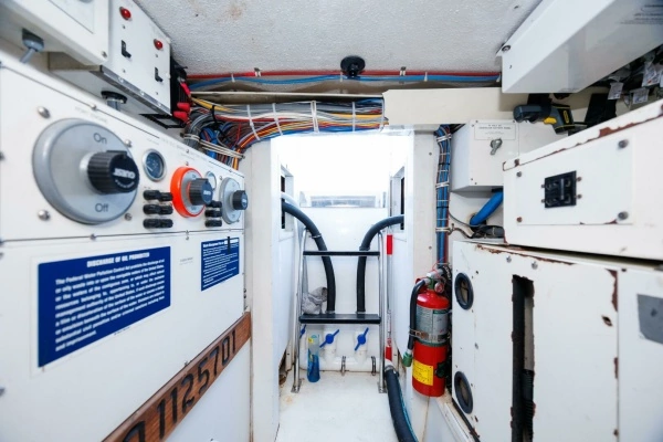 2002 Hatteras 50