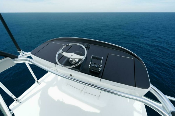 Viking 82 Convertible - Tower Helm